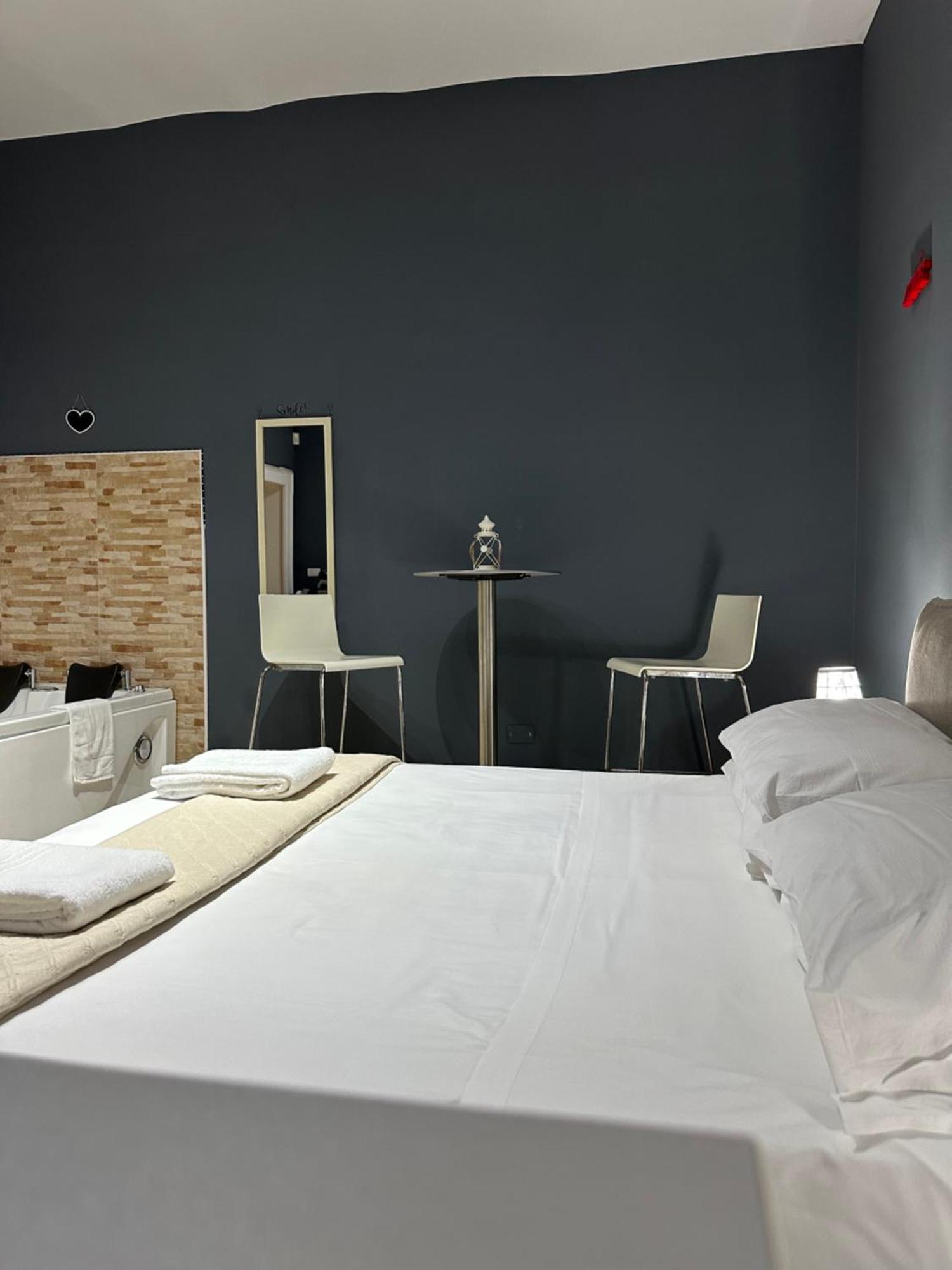 Taranto Mn Place Exterior foto